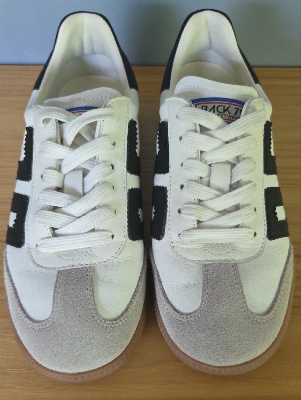 Back 70 Cloud White/Black